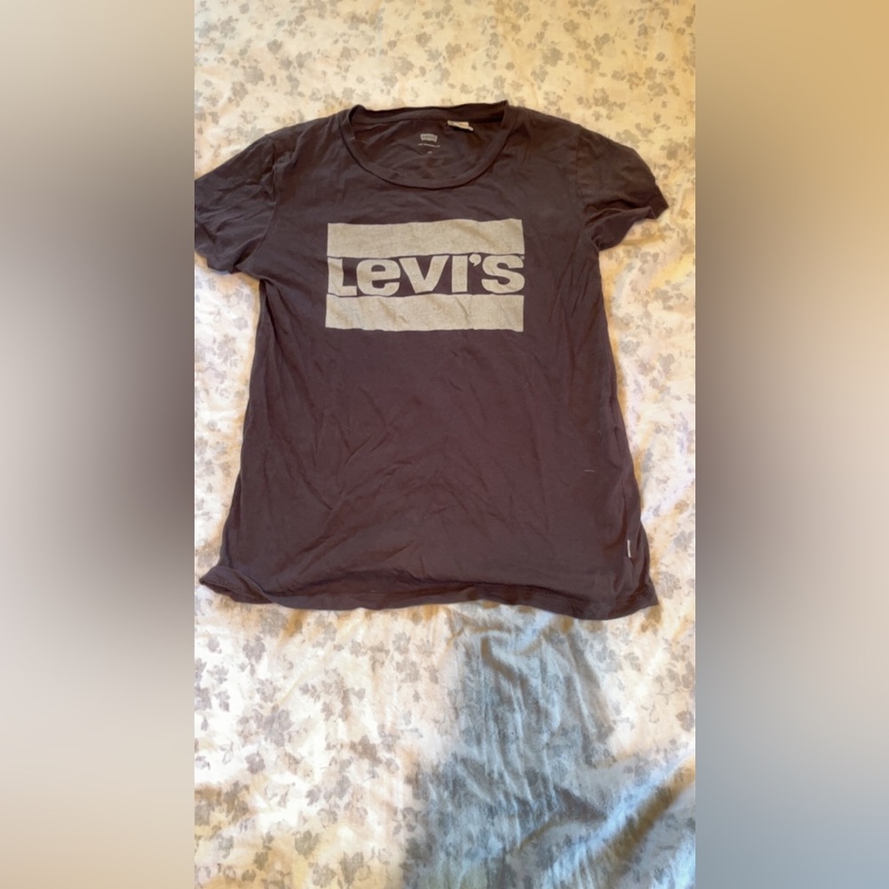 Levi’s short sleeve top